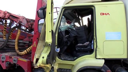 Kuzey marmara otoyolu'nda kamyon tıra çarptı