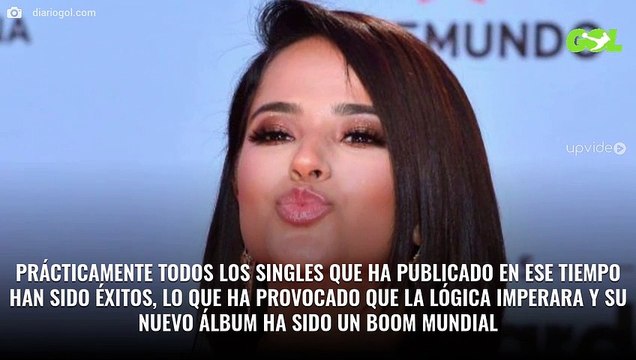 Becky G ¡no lleva! Y no se esconde: ¡Lo enseña! (Mira la foto)
