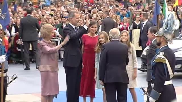 Los Reyes y las infantas llegan al Teatro Campoamor