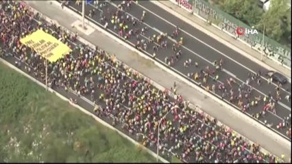 - Barselona'da Protestolar Sürüyor- Uçuşlar İptal Edildi