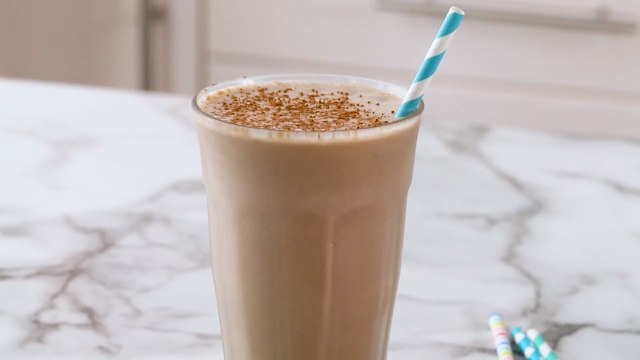 How to Make A Chocolate-Peanut Butter Protein Shake