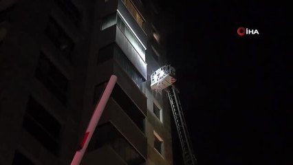 Kadıköy'de 11 katlı binada yangın