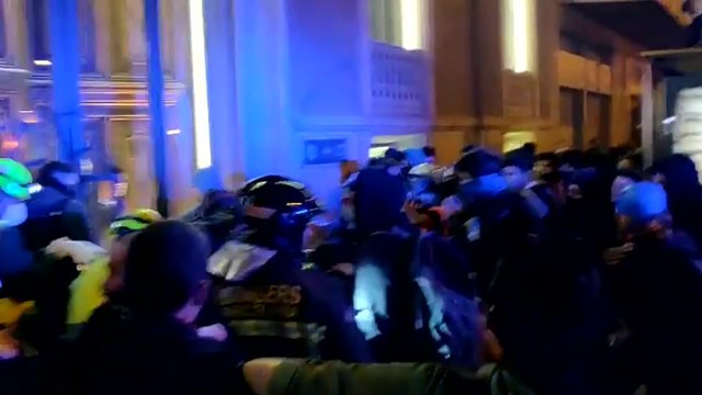 Un manifestante herido en la Via Laietana de Barcelona