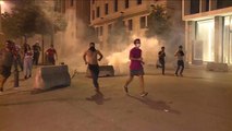 اشتباكات بين المتظاهرين وأفراد الأمن بالطريق المؤدي للقصر الجمهوري في بعبدا