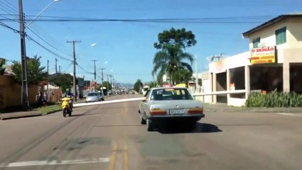 Un conducteur vraiment très dangereux... Regardez pourquoi