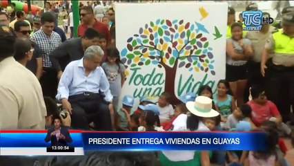 Presidente Moreno entrega casas en Nobol, Guayas