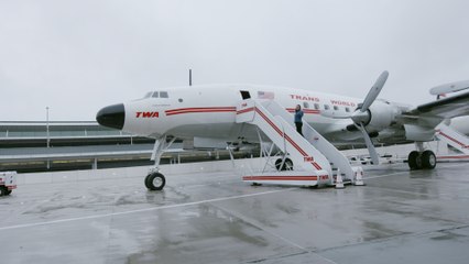There's A Bar Inside This Renovated 1950s Plane And It'll Make You Want To Fly To New York ASAP
