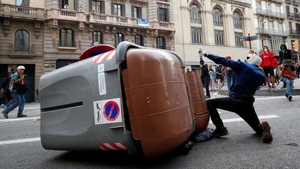 Decenas de heridos en la quinta noche violenta en Cataluña
