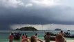 Graban un fenómeno único: 4 trombas marinas surgiendo a la vez en el cielo tailandés