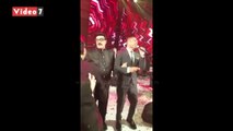 عمرو دياب يغني مع سمير غانم بحفل زفاف نجل هاني شاكر