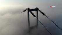 Yoğun sis 15 Temmuz Şehitler Köprüsü'nde kartpostallık görüntüler oluşturdu