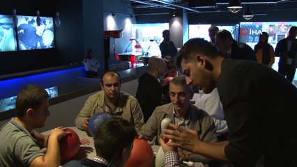 Ümraniye’de görme engelliler bowling oynadı