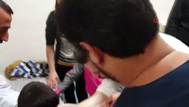 Kolu kırılan çocuğa milletvekili Mustafa Esgin müdahale etti