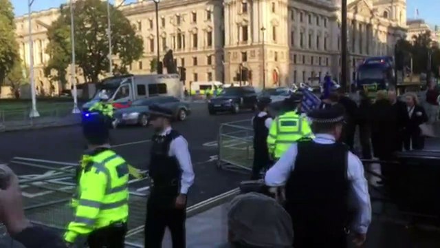 Boris Johnson arrives at Parliament for crunch Brexit vote