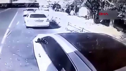 Bir anda caddeye fırlayan çocuk, babasının ölümüne neden oldu