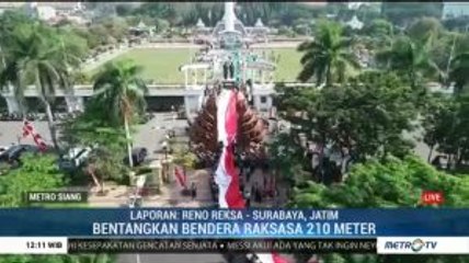 Pembentangan Bendera Merah Putih Raksasa di Surabaya