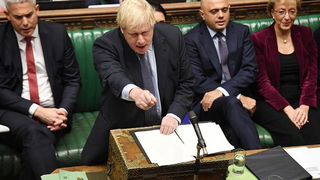 El Parlamento británico vota una enmienda que bloquea temporalmente el acuerdo de Brexit