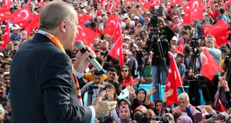 Cumhurbaşkanı Erdoğan'dan gözdağı: Teröristler verdiğimiz sürede gitmezse başlarını ezeriz