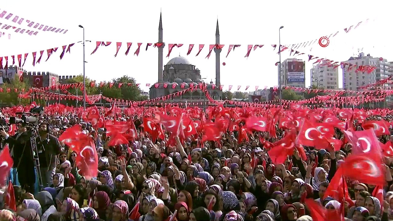 Milli Savunma Bakanı Hulusi Akar: 'Biz uluslararası hukukun yasakladığı hiçbir silahı ve kimyasal silahı kullanmadık. Bugüne kadar gerçekleştirdiğimiz tüm operasyonlarda hiçbir ülkenin göstermediği hassasiyeti gösterdik'