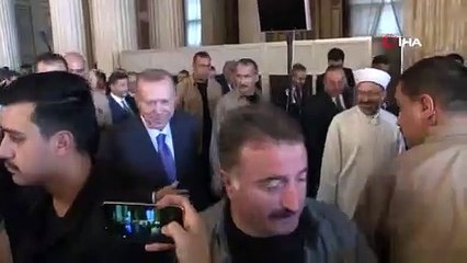 Erdoğan'dan elini kuvvetli sıkan katılımcıya; “Çok güçlüsün, biliyorum“