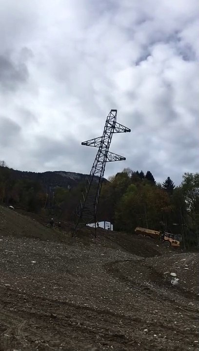Les derniers pylônes sont en train de tomber entre Chamonix et Les Houches