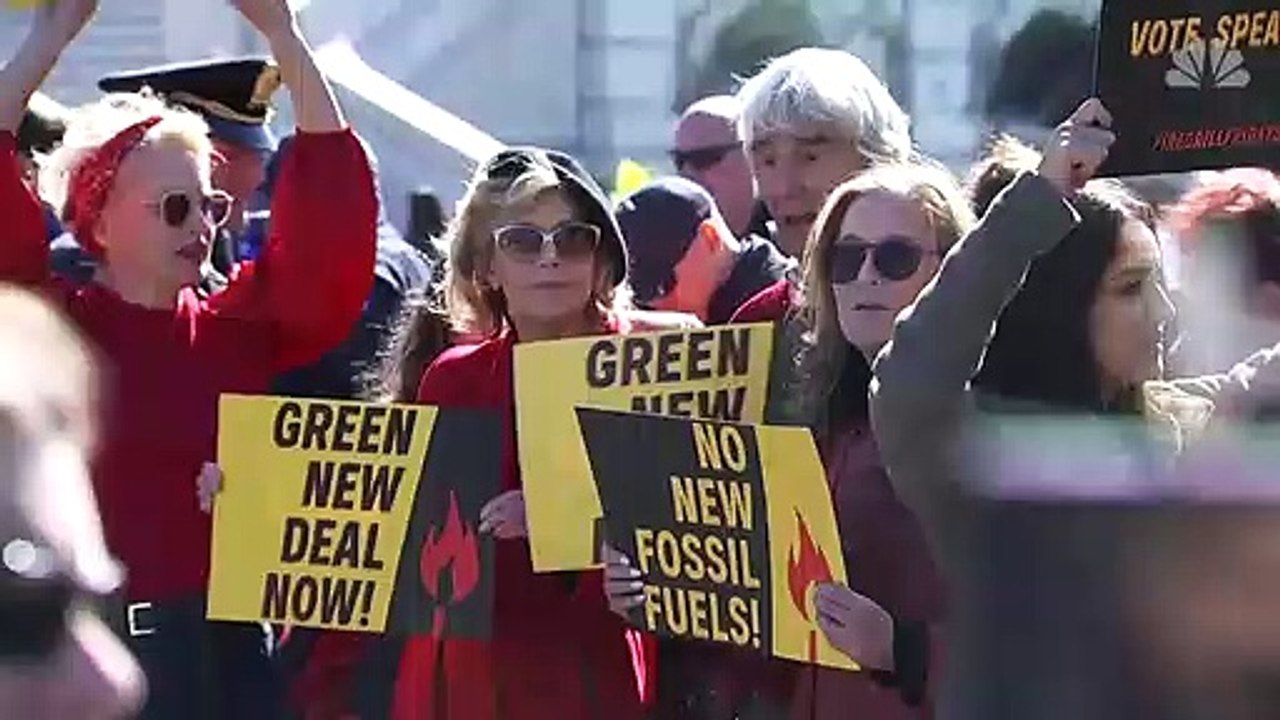Les images de l'actrice Jane Fonda arrêtée une nouvelle fois lors d'une manifestation organisée à Washington en faveur de la lutte contre le réchauffement climatique