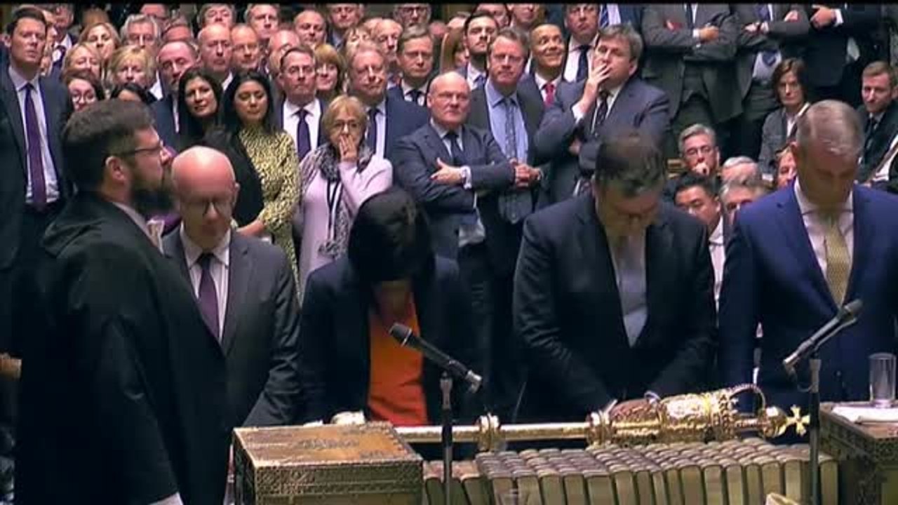 El Parlamento británico obliga a Johnson a prorrogar el Brexit