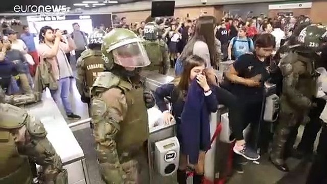 Cile, stato d'emergenza a Santiago dopo scontri per caro trasporti