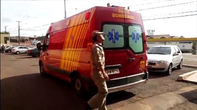 Mulher fica ferida após colisão entre carros no Bairro Coqueiral