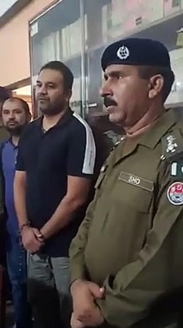 ⁣Pakistani Police and lawyers Pressurised Pakistani Citizens