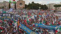 Italia, opposizione in piazza