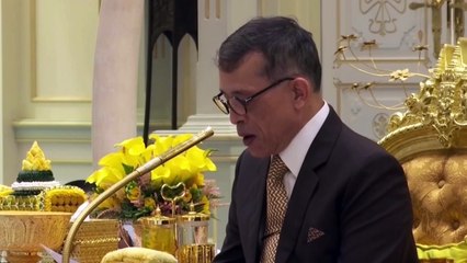 ดูกันเลยว่าเกิดอะไรขึ้น! ทำไมข้าราชการถึงมองสมเด็จพระนางเจ้าสุทิดาฯ พระบรมราชินี ด้วยสายตาแบบนี้!