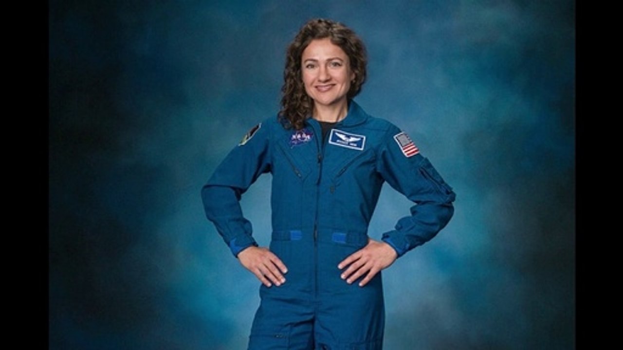 நாசாவின் பெண்கள் செய்த சாதனை | Trump Wishes the Two Girls of NASA Astronaut