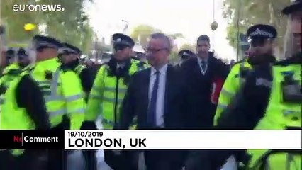 شاهد: مناهضون لبريكست يصرخون على وزراء بريطانيين "عار عليكم"