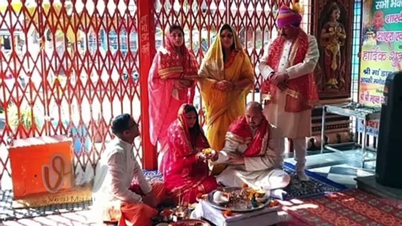 Mohena Singh's Unseen Pictures From Her First Day With Husband, Suyesh And In-Laws At A Temple