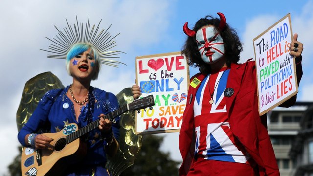 Hundreds of thousands descend on London streets to protest Brexit