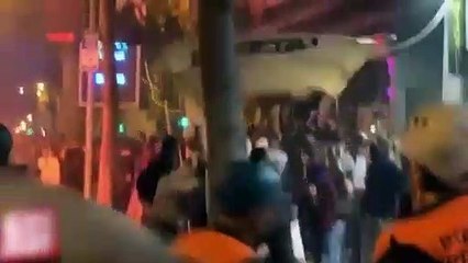 Orantısız şiddet ve yağma! İspanya’da Katalanlar sokaklara indi