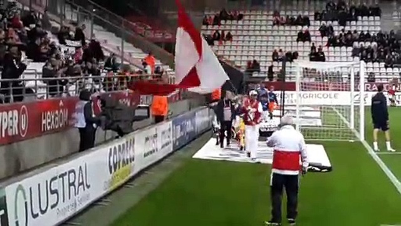 Les jeunes du FCP font le tour d'honneur avant Reims-Montpellier
