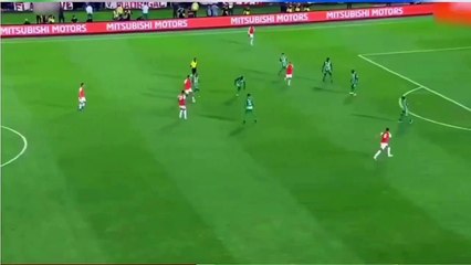 La passe aveugle de Ronaldinho fait le buzz !