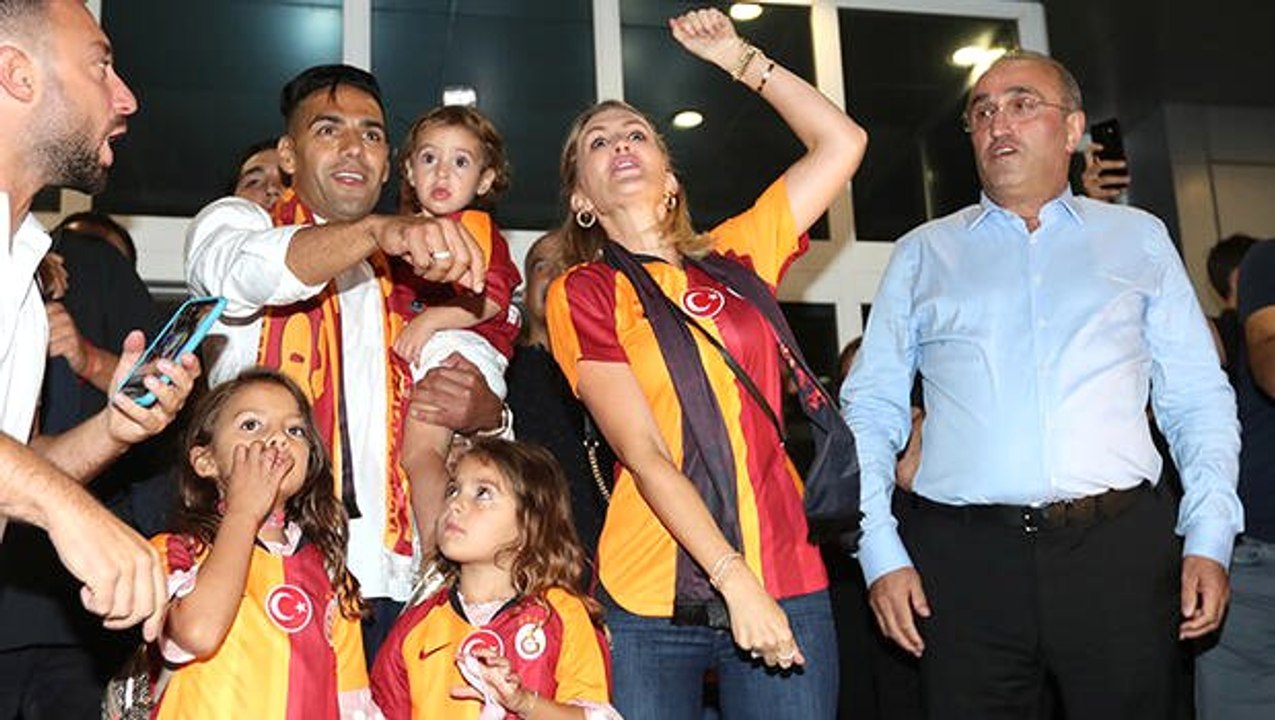 Falcao'nun eşinden flaş açıklama!