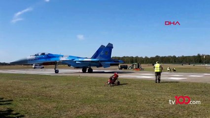 Savaş uçağı görevlileri böyle savurdu!