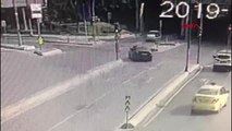 Üsküdar'daki hatalı dönüş nedeniyle meydana gelen kaza kamerada