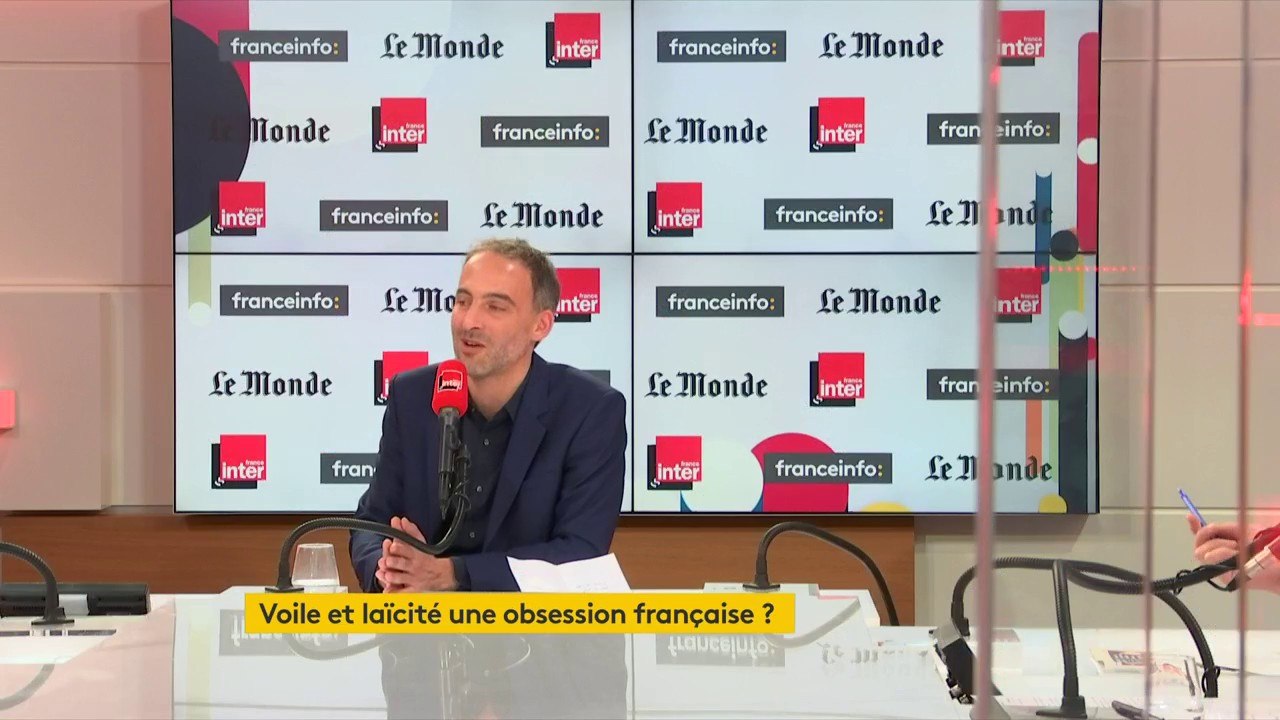 Raphaël Glucksmann réagit aux propos de Jean-Michel Blanquer qui a déclaré que "le voile n'est pas souhaitable dans notre société" : "Un ministre de l’Éducation n’a pas à dire ça. Il doit défendre la laïcité"