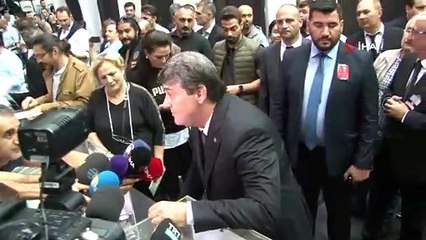 Beşiktaş'ta başkan adaylarından Serdal Adalı oyunu kullandı