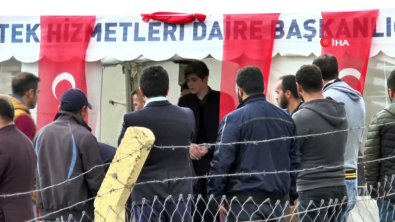 Erzurumlu şehidin baba evine Türk bayrağı asıldı