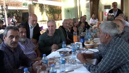 - 50 yıl sonra öğrenciler öğretmenleriyle buluştu