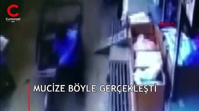 Görenleri hayrete düşüren an kamerada