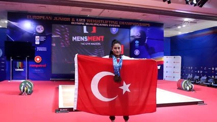 Kazandığı altın madalyayı Mehmetçiğe armağan etti