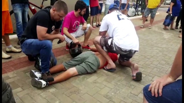 Motorista na contramão que atingiu ciclistas é detido