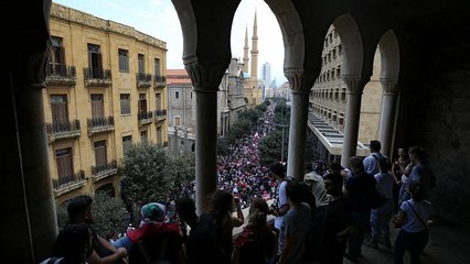 Власти Ливана обещают реформы: на улицах Бейрута сотни тысяч протестующих